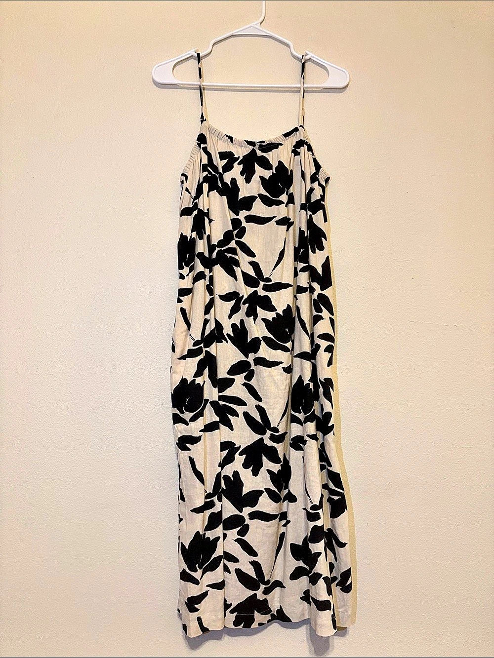 new day Floral Maxi Dress in Cream & Black Size Medium NWT ( HAS POCKETS)